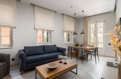 Old Town House | Signature Suite Cantons View
