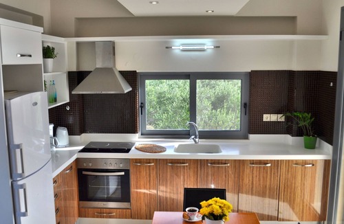 Nopigia House | "Sirocco" mit Blick auf das Wasser by Interhome