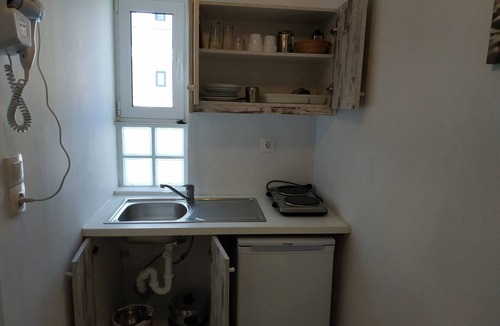Agia Pelagia Apartment | Small Apartment For 3 Pers 70meters From The Beach