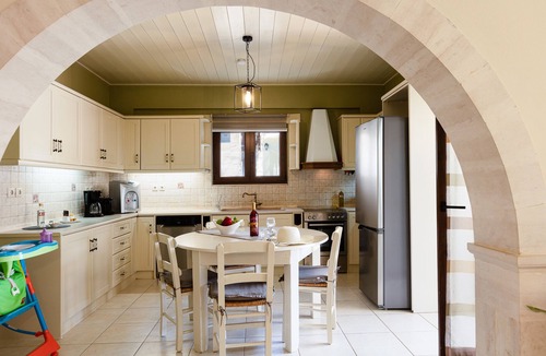 Chromonastiri Villa | Sokaki Villa II, Pool with Spa Whirlpool Facilities, Walking distance to Taverna