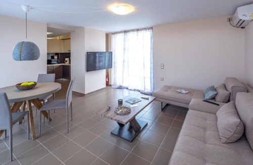 Agios Dimitrios Apartment | Solon - Deluxe City Center Apartment
