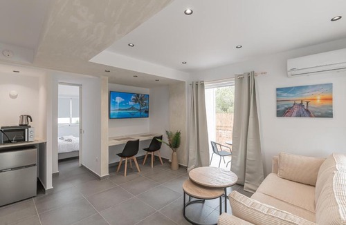 Elliniko Apartment | South Metro Suite