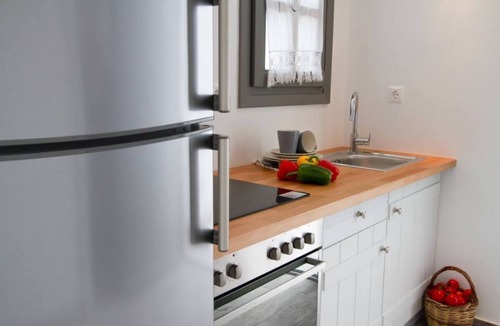Agios Prokopios House | Spacious 2BR Flat, Pergola Veranda, 20m to Agios Prokopios Beach