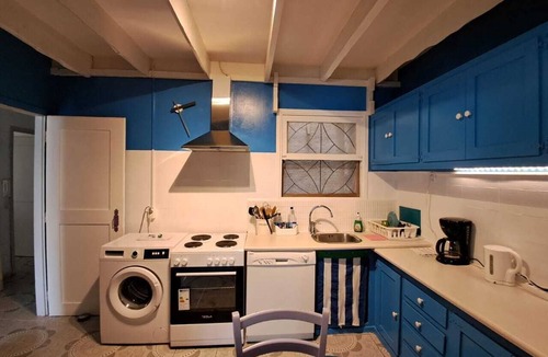 Glyfada Apartment | Spacious 3-bedroom apartment with AC, WiFi in charming Glifada