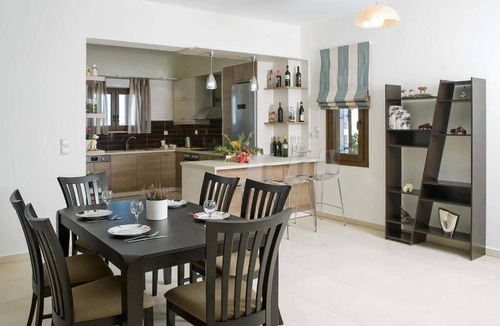 Pigianos Kampos Villa | Spacious Family Villa - A/C, Private Pool, Games Room, Sea Views, Close to Beaches & Attractions!