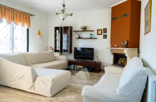 Ierapetra Villa | Spacious House in a Quiet Neighbourhood