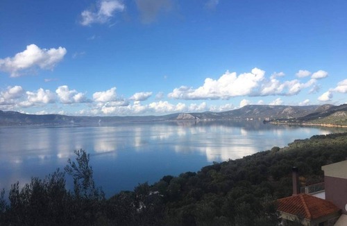 Mytilene House | Spacious , modern beachfront maisonette in a verdant suburb near the city centre
