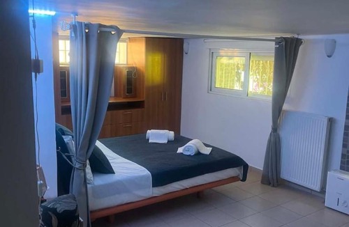 Markopoulo Mesogaias Apartment | Spacious Studio Near Athens Airport and beach at Porto Rafti