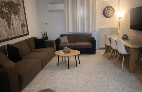 Vatos Apartment | Spacius Garden flat ,1km from the beach , Sleeps 5 ,by likeyourhome
