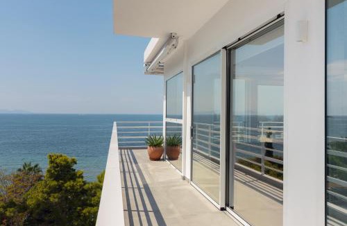 Kavouri Apartment | Spectacular Sea Views, 2Bd Beachfront