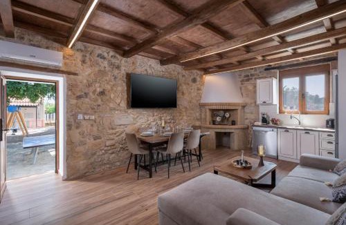 Vamvakopoulo Apartment | Stella's Traditional House Near the City