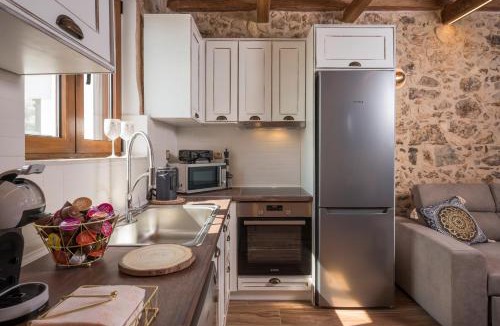 Vamvakopoulo Apartment | Stella's Traditional House Near the City