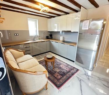 Eleonas House | Steven Eleonas apartments