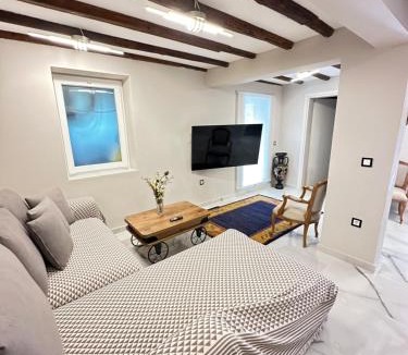 Eleonas House | Steven Eleonas apartments