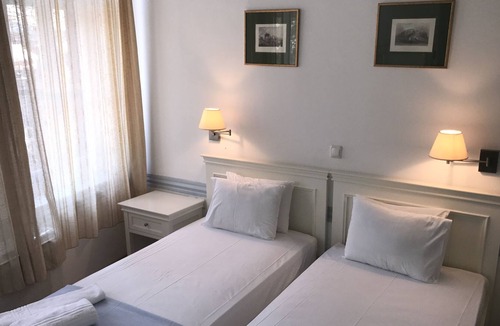Petra House | Stone built house, fully renovated, high ceilings, big windows