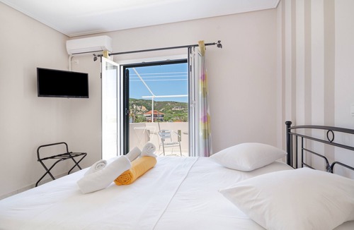 Kalligoni Apartment | Studio Apartment 'Alexandros 2 Guests B' with Mountain View, Wi-Fi and Air Conditioning