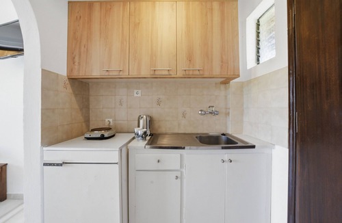Melikia Apartment | Studio Apartment 'Alexandra Studio 11' with Private Balcony and Wi-Fi