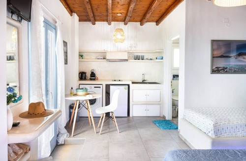 Plaka Apartment | Studio Apartment 'Betty Superior with Panoramic View 1' with Sea View, Wi-Fi and Air Conditioning