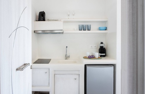 Plaka Apartment | Studio Apartment 'Betty Superior with Panoramic View 2' with Sea View, Wi-Fi and Air Conditioning