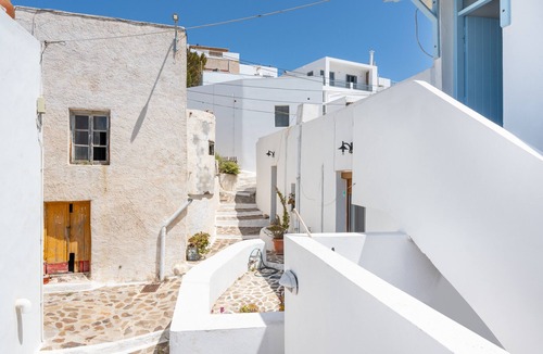 Plaka Apartment | Studio Apartment 'Betty Superior with Panoramic View 2' with Sea View, Wi-Fi and Air Conditioning