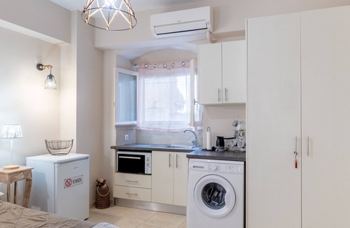 Corfu Town Apartment | Studio Apartment 'Dora's Apartments 1' with Wi-Fi and Air Conditioning