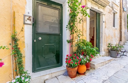 Old Town Apartment | Studio Apartment 'La Belleza' with Private Terrace and Private Garden