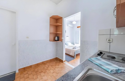 Notos Apartment | Studio Apartment 'Maltas 6' with Shared Terrace, Wi-Fi and Air Conditioning