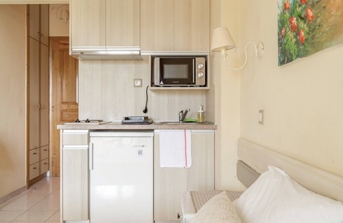 Kalamitsi Apartment | Studio Apartment 'Nontas Home 22' with Sea View, Wi-Fi and Air Conditioning