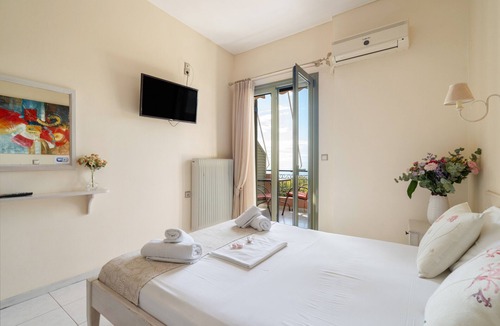 Kalamitsi Apartment | Studio Apartment 'Nontas Home 23' with Sea View, Wi-Fi and Air Conditioning