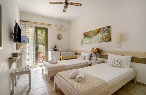 Kalamitsi House | Studio Apartment 'Nontas Home 20' with Mountain View, Wi-Fi and Air Conditioning