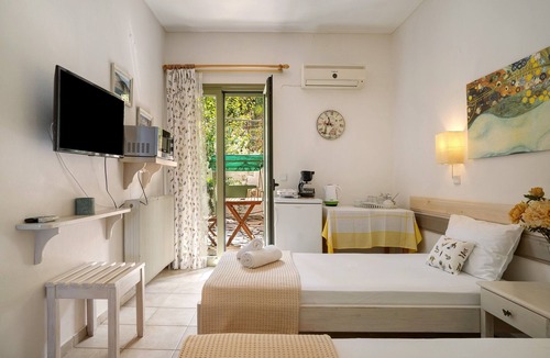 Kalamitsi House | Studio Apartment 'Nontas Home 20' with Mountain View, Wi-Fi and Air Conditioning
