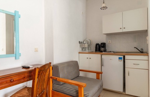 Vathi Apartment | Studio Apartment 'Sifnos 7' with Sea View, Wi-Fi and Air Conditioning
