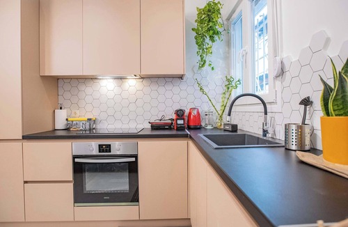 Thissio Apartment | Stylish Apartment in Thissio | Dedicated Workspace