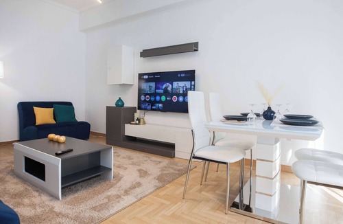 Mousio Apartment | Stylish Renovated 2 Bd Apt in Exarcheia