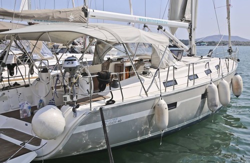 Loutraki Boat Rental | Sun-Kissed Sailing Adventure in the Stunning Sporades Islands