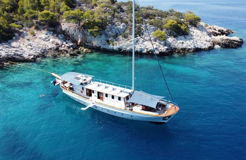 Alimos Boat Rental | Sun-Kissed Sailing Adventure in Islas Sarónicas