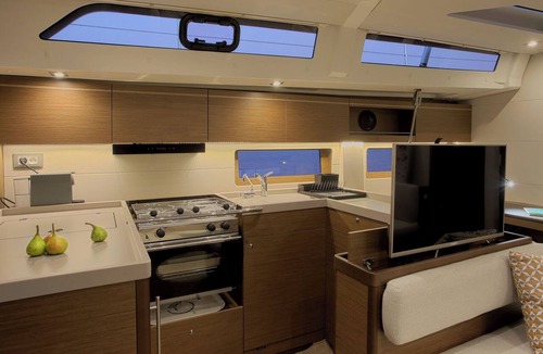 Alimos Boat Rental | Sun-Kissed Sailing Adventure in Islas Sarónicas