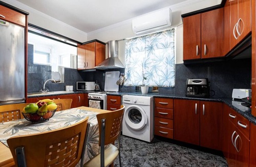 Lambi House | Sun & Waves Beachfront Suite