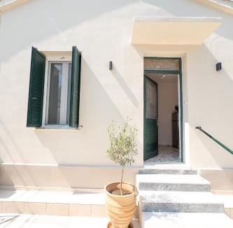 Poros Villa | Sunny yard apartments