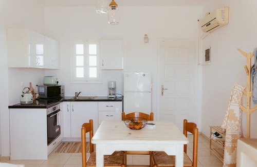 Aliki Apartment | Sunset Getaway Aliki: Charming apartment by the beach with beautiful sunset view