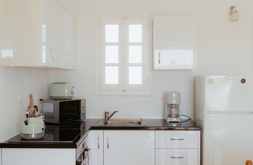 Aliki Apartment | Sunset Getaway Aliki: Charming apartment by the beach with beautiful sunset view