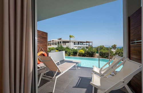 Psalidi Apartment | Superior Double Room with Swim-up Sharing Pool - Sea View