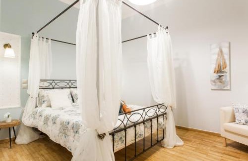 Plaka Apartment | Syntagma 3 Bedroom Sweet Simple And Practical Apartment