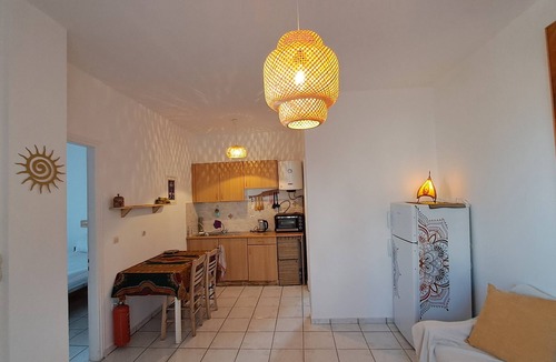 Megas Gialos House | Syros Mandala Studio-Zen Apartment with Wi-Fi and Air Conditioning