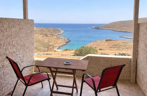 Omales Condo | Tainaros Rooms - Beachfront Cozy Getaway