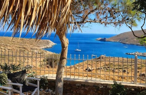 Omales Condo | Tainaros Rooms - Beachfront Cozy Getaway