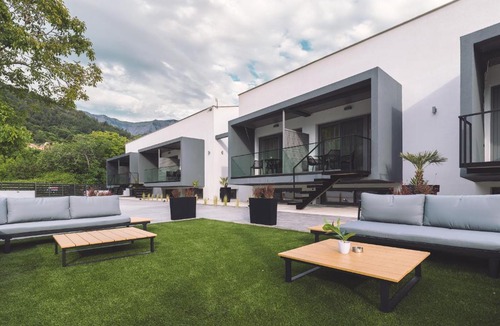 Chrisi Akti Apartment | The 8 Keys