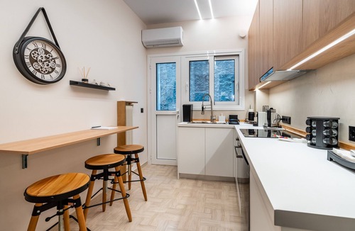 Pangrati Apartment | The Apex Boutique Apartment B1 with Balcony, Wi-Fi and Air Conditioning
