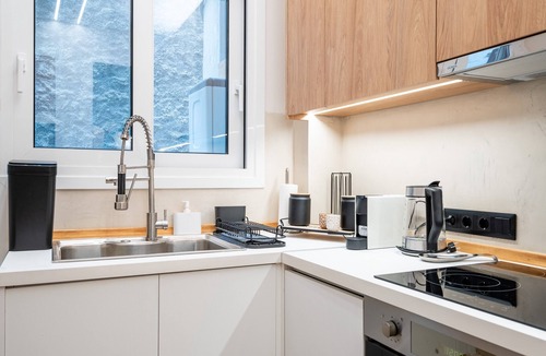 Pangrati Apartment | The Apex Boutique Apartment B1 with Balcony, Wi-Fi and Air Conditioning
