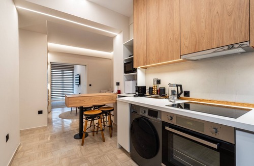 Pangrati Apartment | The Apex Boutique B2 Apartment with Balcony, Wi-Fi, and Air Conditioning